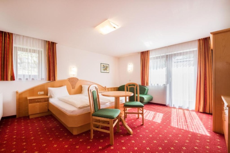 Standard Triple room with balcony