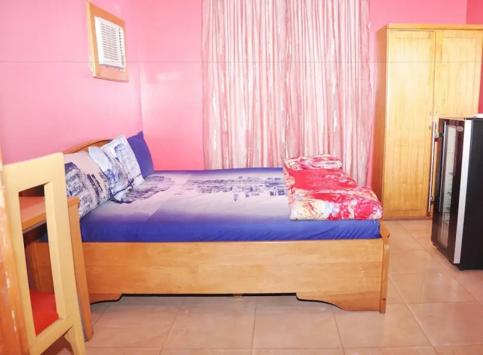 Hotel 100% and Suites