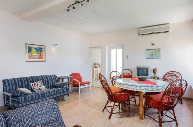 Apartment Ratac - sea front