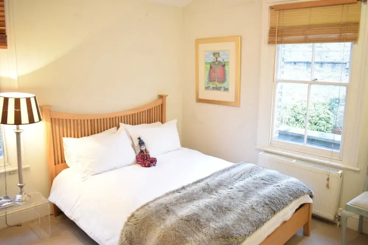 2 Bedroom Flat in Battersea Sleeps 4