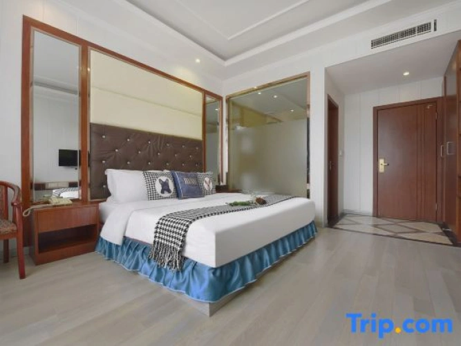 Standard Double room with street view