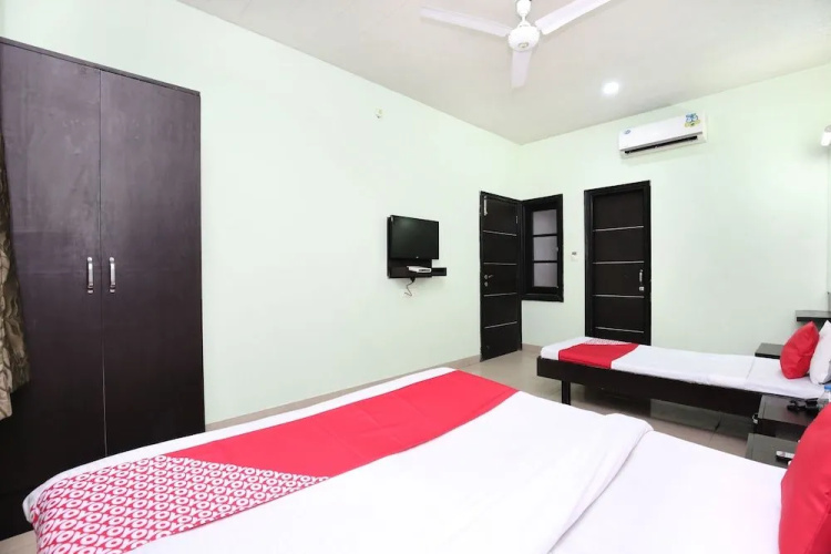 OYO 3461 Hotel Majha