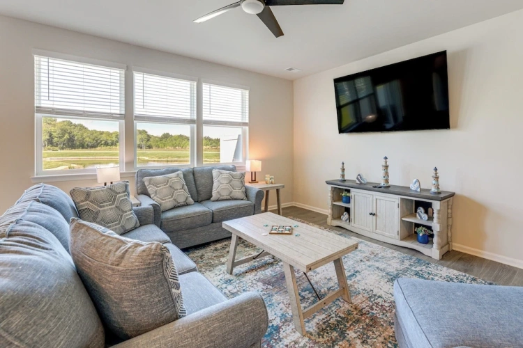 4 Bedrooms Cottage