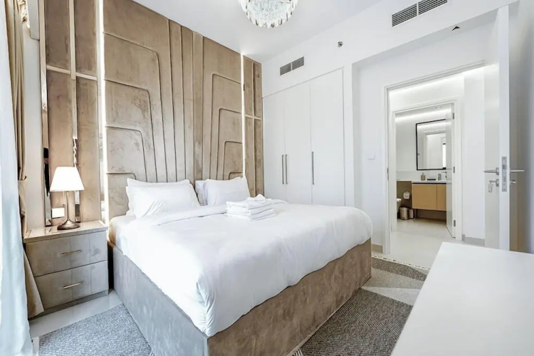 Stayis- 1 BR Spacious & Luxury Apartment