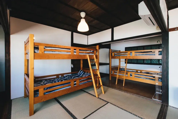 Hostel Dockhouse