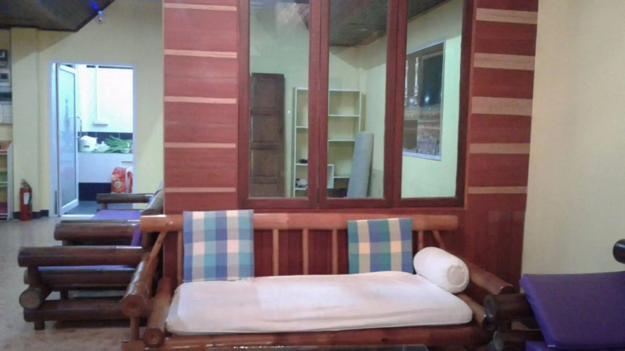 Khao Lak Traveller Lodge
