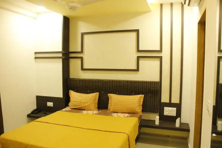Hotel Shiv lake