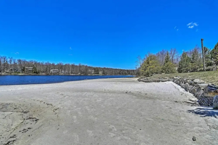 Modern Poconos Gem w/ Fire Pit, Deck & Pool Access