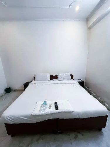 Collection O O 82851 Shubham Residency Moca
