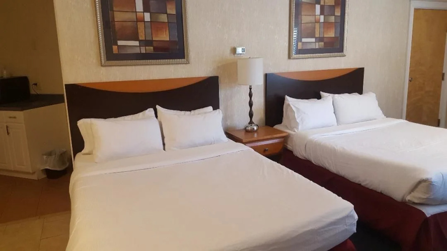 Cedar Park Inn & Whirlpool Suites photo 9