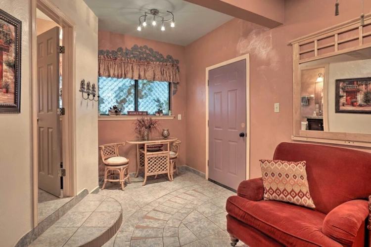 Exotic Home w/ Patio & Grill: Walk to Canyon Lake!