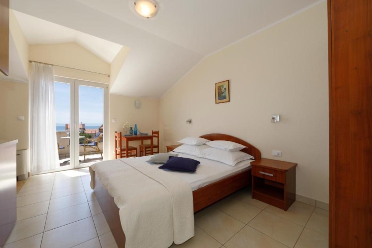Studio with balcony and with view