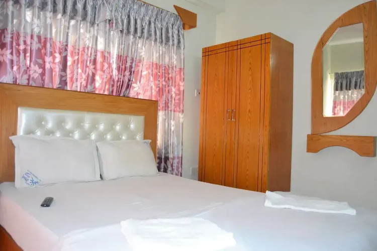 Hotel Pink Shore