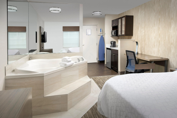 Holiday Inn Express & Suites Annapolis by IHG