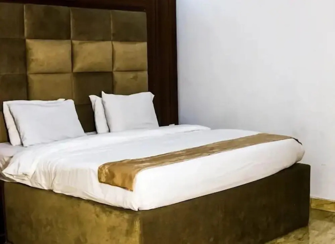 Hubbies Royale Hotel