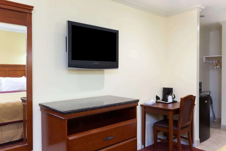 Travelodge by Wyndham Brea
