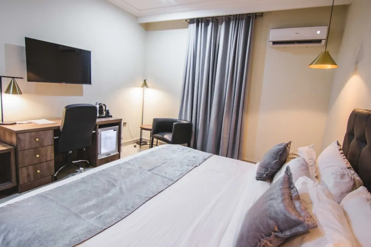 Bon Hotel Platinum