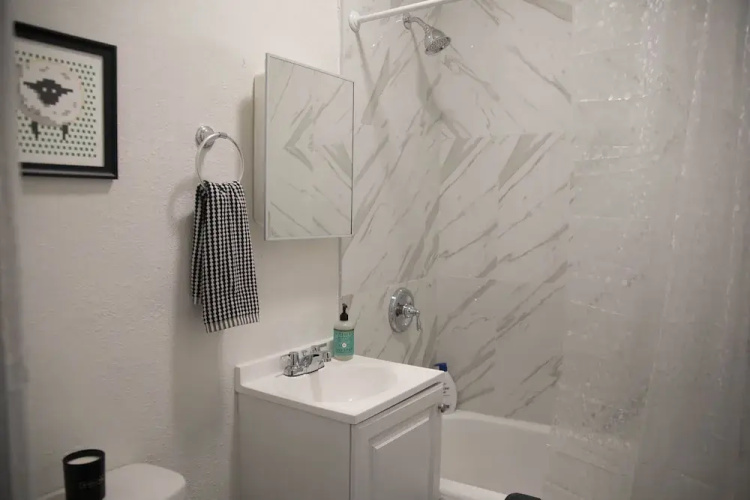 Charming Studio in Beverly Boulevard! Sleeps 2!