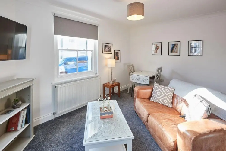 Host Stay Seaside Apartment