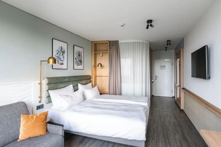Standard Double room with partial sea view