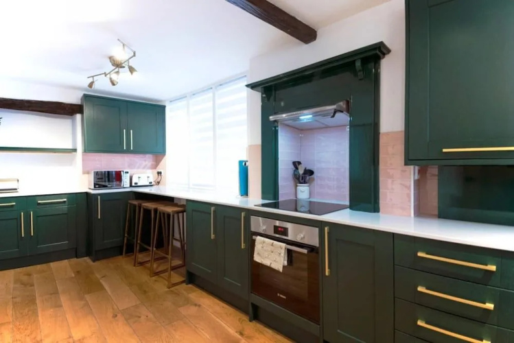 Host Stay Iris Cottage