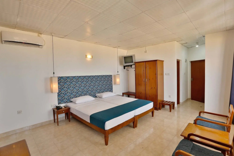 C Negombo