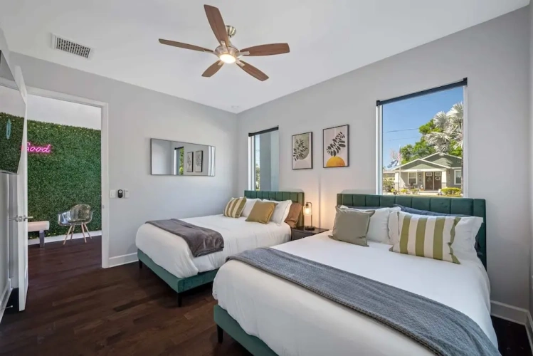 4 Bedrooms Studio