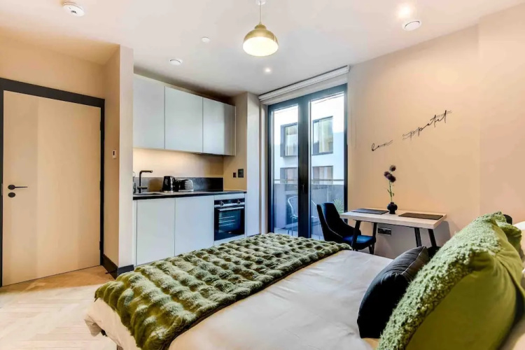 Host Stay Rox Studio