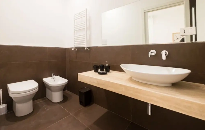 4 Bedrooms Apartment