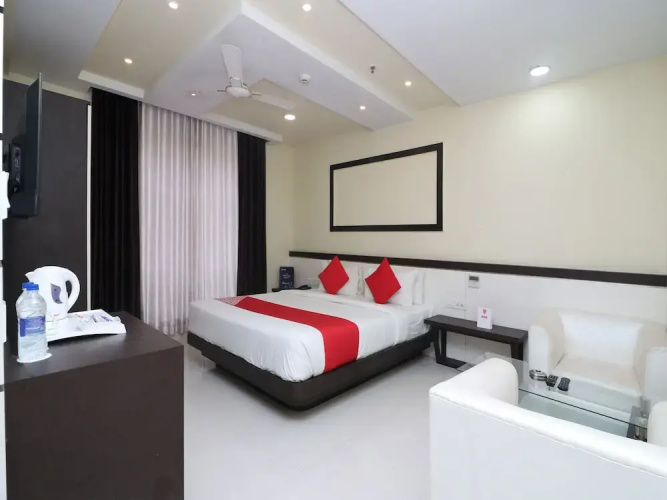 OYO 7054 Hotel Amabalika