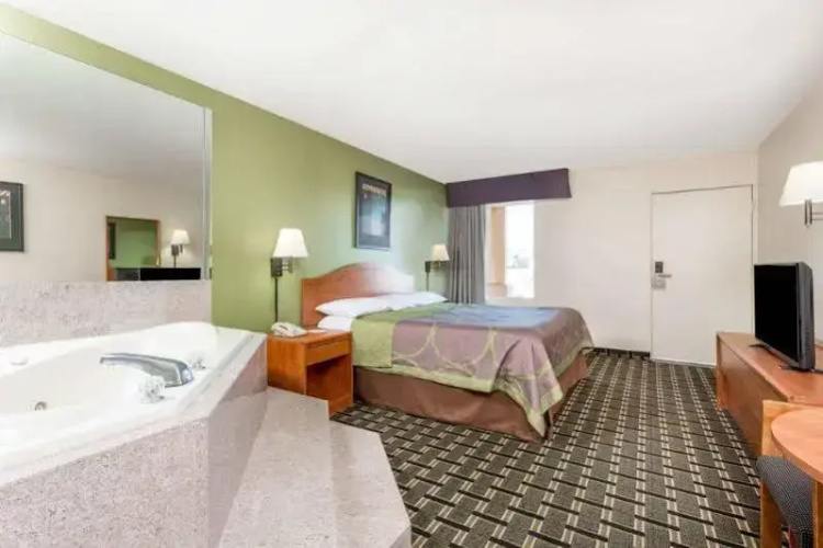 Super 8 Motel - Forsyth