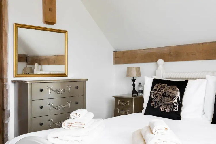 Plume Apartment by Creative Stays