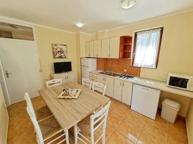 3 Bedrooms Apartment