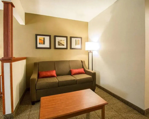 Comfort Suites
