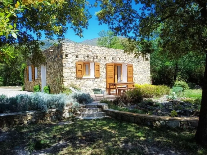 2 Bedrooms Cottage