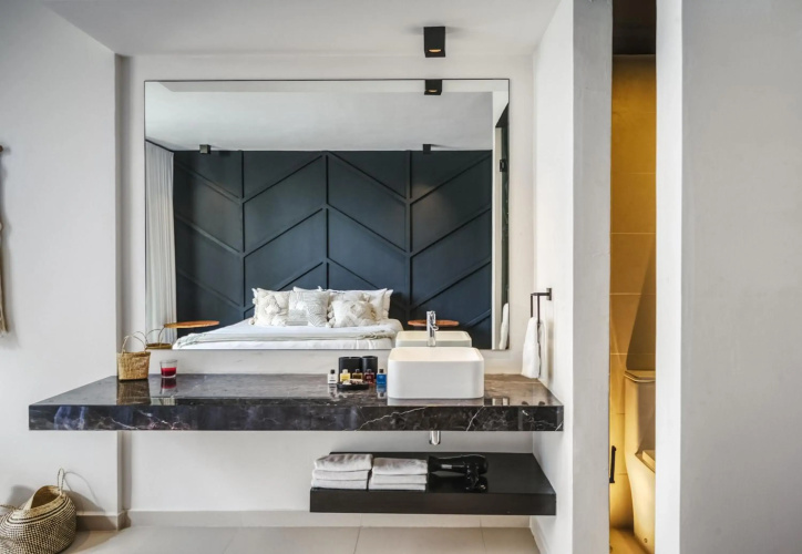 Modern 2BDR with Private Pool, Freestanding Bathtub and Views