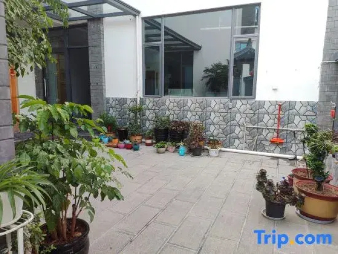 Yunman Courtyard