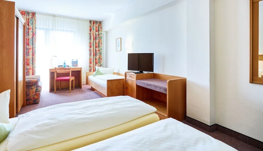 Standard Triple room with balcony
