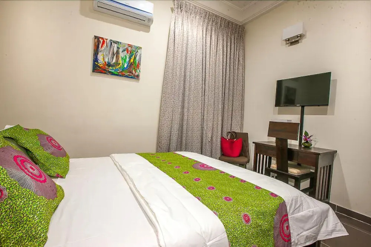 The Highbridge Guest Lodge
