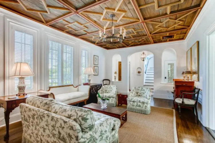Villa Blanca - 4bd-3ba - Private Pool - Parking