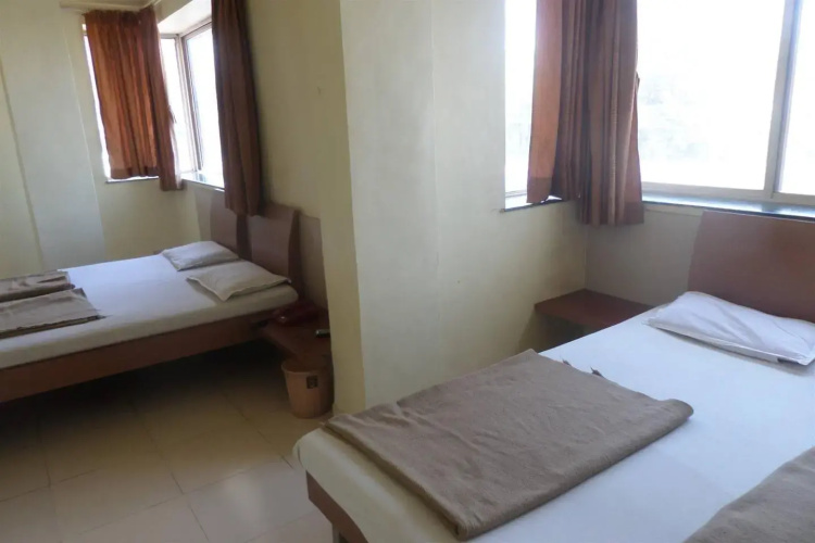 Hotel Sai Ratna