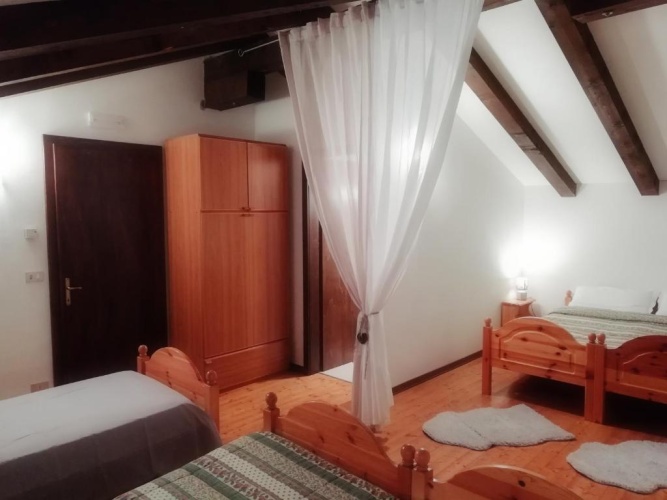 Standard Triple room with balcony