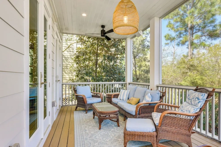 4 Bedrooms Cottage with balcony