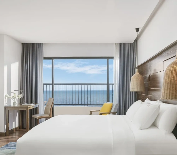 Deluxe room with balcony and with ocean view