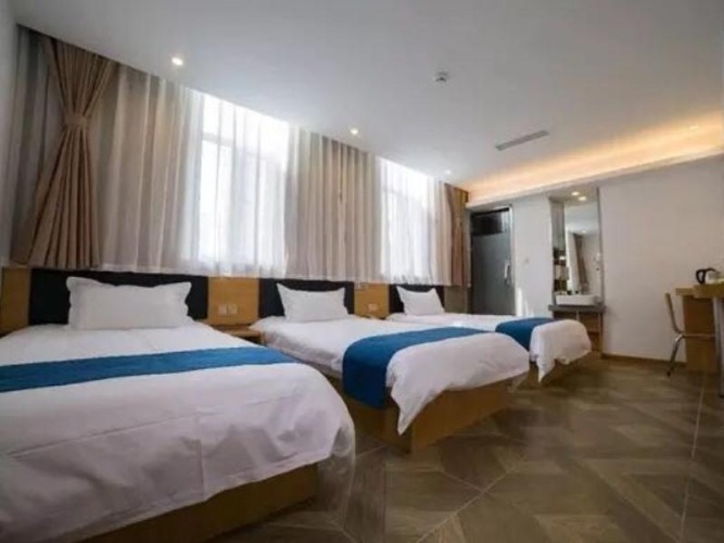 Standard Triple room