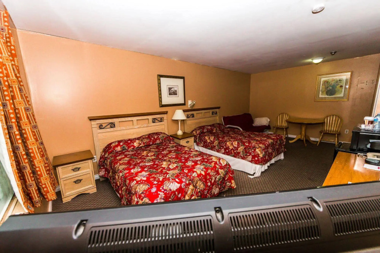 New Plaza Motel