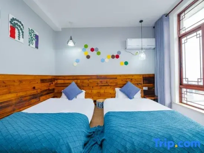 Standard Twin room with lake view