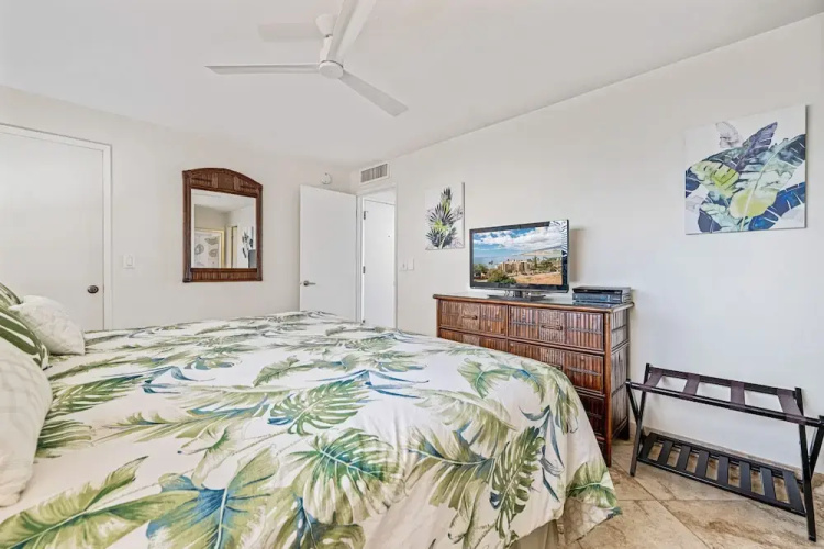 Kihei Beach #406 by Ali'i Resorts