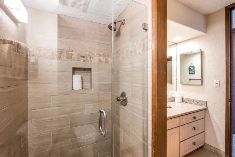 Papakea L207 Ocean Front 1 Bedroom 1 Condo by RedAwning