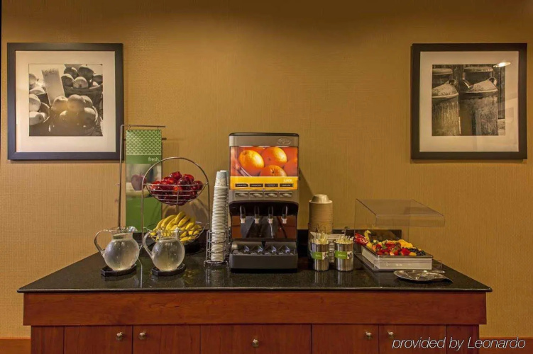 Hampton Inn New York - LaGuardia Airport photo 13